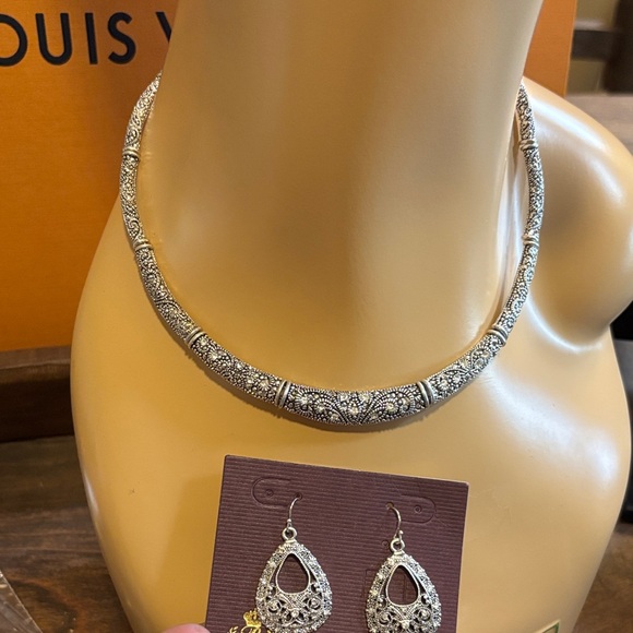 Rare Find, Premier Designs Intricate Silver Necklace & Earring Set - Picture 3 of 7